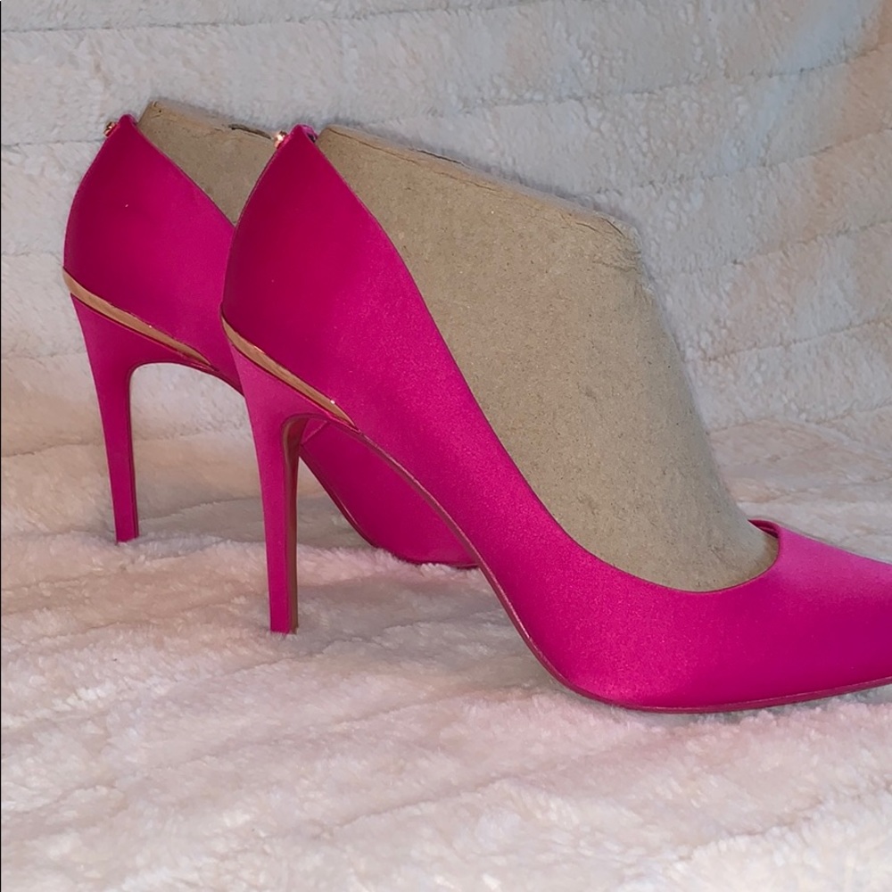 Ted Baker London Izibelf Fuchsia Pump